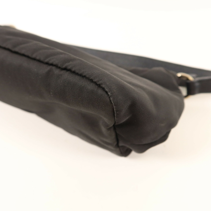 PRADA 尼龍Re-Edition 2005銀扣手挽袋-9