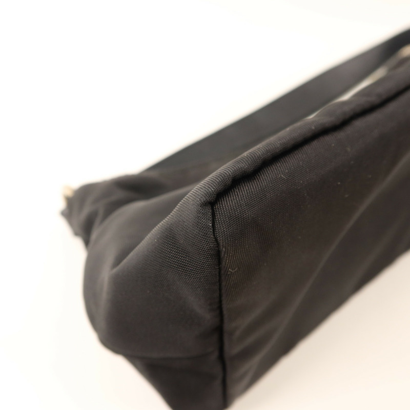 PRADA 尼龍Re-Edition 2005銀扣手挽袋-10