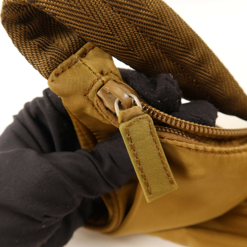 PRADA 尼龍Mini Hobo手挽袋-17