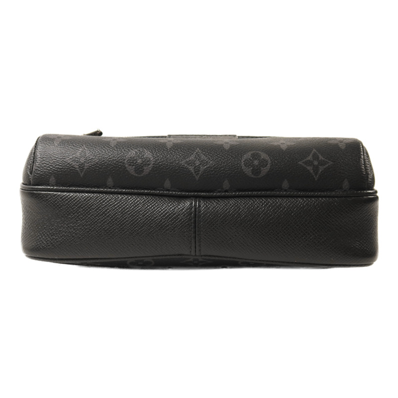 LOUIS VUITTON Monogram Eclipse Taiga Outdoor Messenger銀扣肩背袋-3