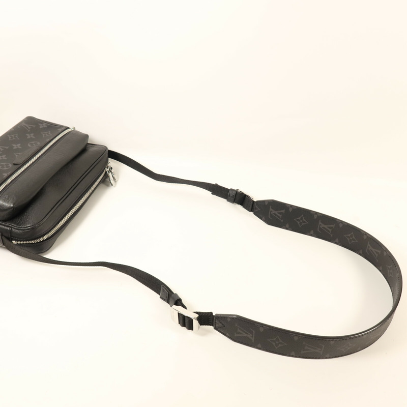LOUIS VUITTON Monogram Eclipse Taiga Outdoor Messenger銀扣肩背袋-7