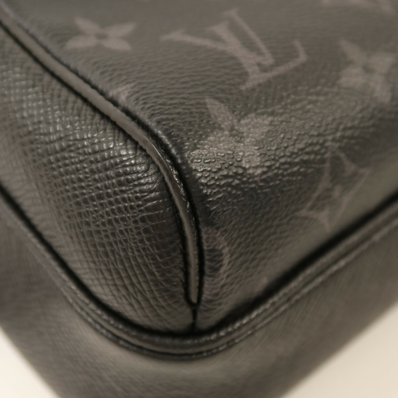 LOUIS VUITTON Monogram Eclipse Taiga Outdoor Messenger銀扣肩背袋-9