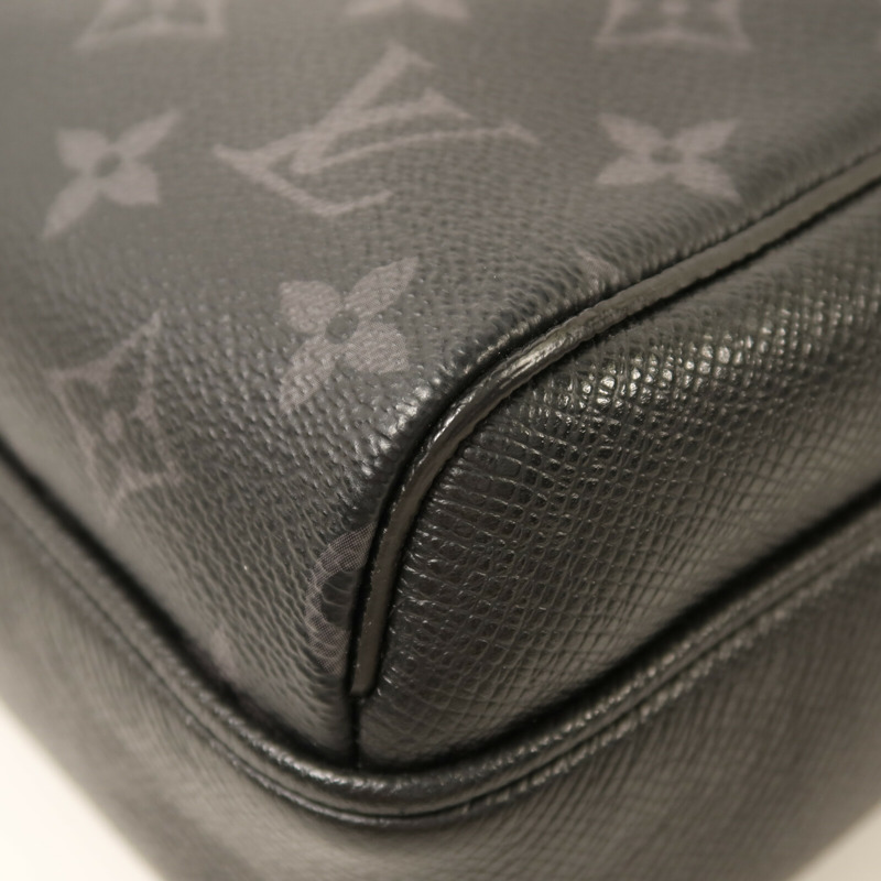 LOUIS VUITTON Monogram Eclipse Taiga Outdoor Messenger銀扣肩背袋-10