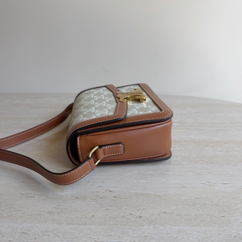 CELINE賽琳凱旋門TRIOMPHE牛皮革斜挎包 底長18.5附件：塵袋-2