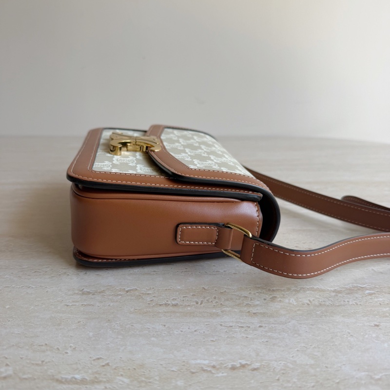 CELINE賽琳凱旋門TRIOMPHE牛皮革斜挎包 底長18.5附件：塵袋-3