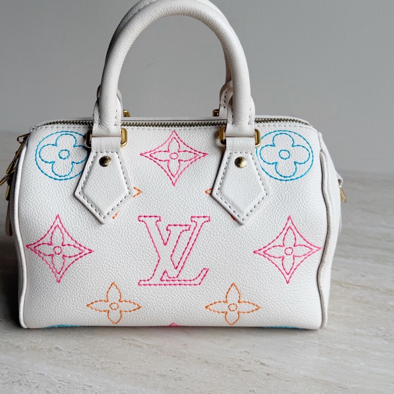 LV路易威登Speedy20奶白彩色刺繡枕頭包 底長20-8