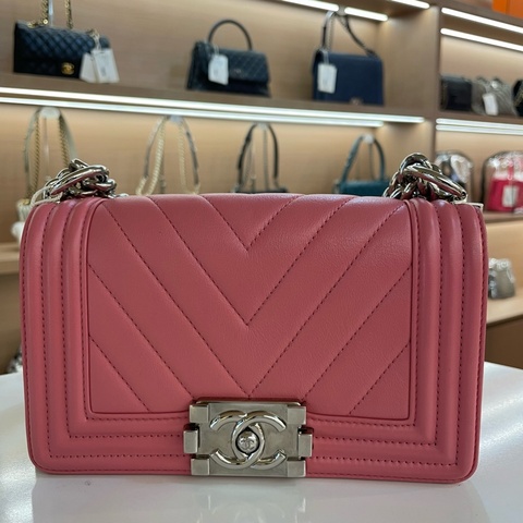 Chanel 香奈儿  西瓜红牛皮V纹leboy 小號 22開 尺寸 底長20*高12cm