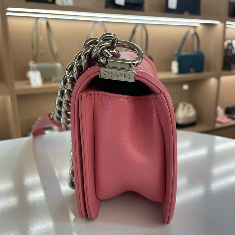 Chanel 香奈儿  西瓜红牛皮V纹leboy 小號 22開 尺寸 底長20*高12cm-1