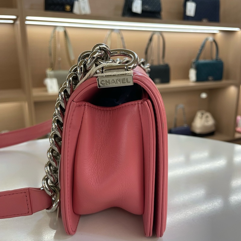 Chanel 香奈儿  西瓜红牛皮V纹leboy 小號 22開 尺寸 底長20*高12cm-2