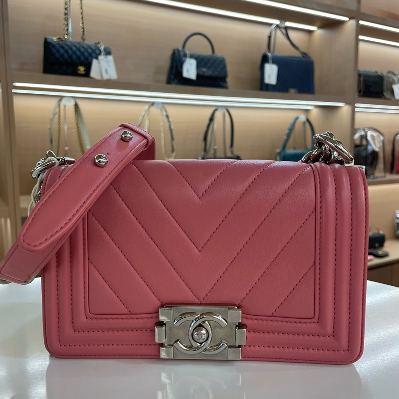 Chanel 香奈儿  西瓜红牛皮V纹leboy 小號 22開 尺寸 底長20*高12cm-5