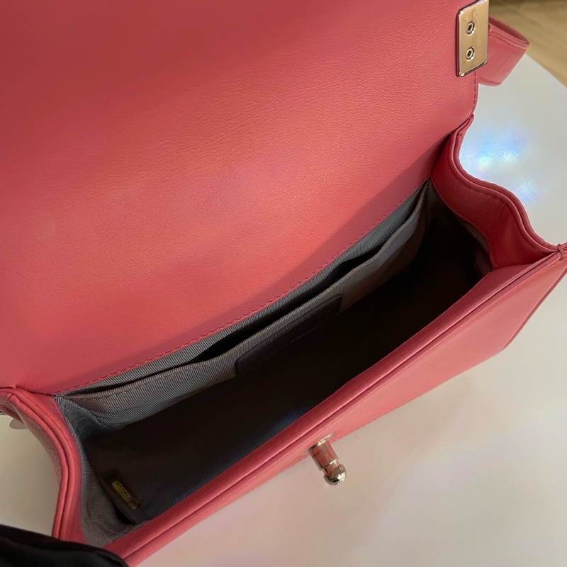 Chanel 香奈儿  西瓜红牛皮V纹leboy 小號 22開 尺寸 底長20*高12cm-10