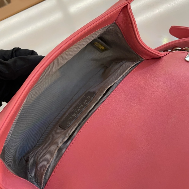 Chanel 香奈儿  西瓜红牛皮V纹leboy 小號 22開 尺寸 底長20*高12cm-11