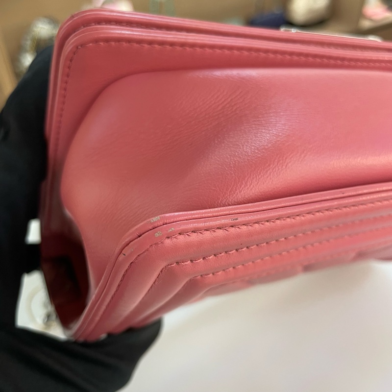 Chanel 香奈儿  西瓜红牛皮V纹leboy 小號 22開 尺寸 底長20*高12cm-13