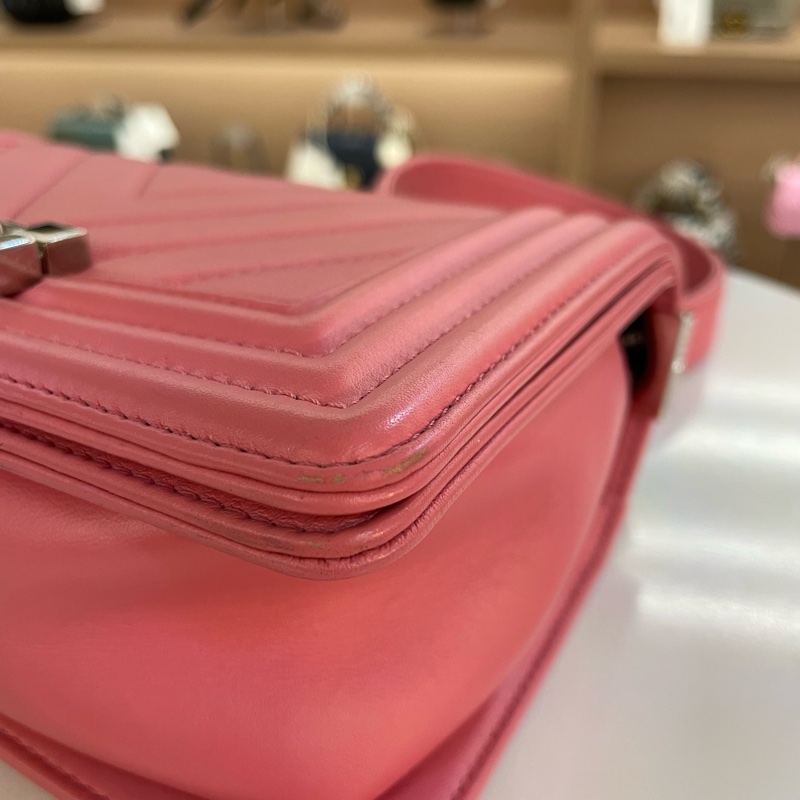 Chanel 香奈儿  西瓜红牛皮V纹leboy 小號 22開 尺寸 底長20*高12cm-14