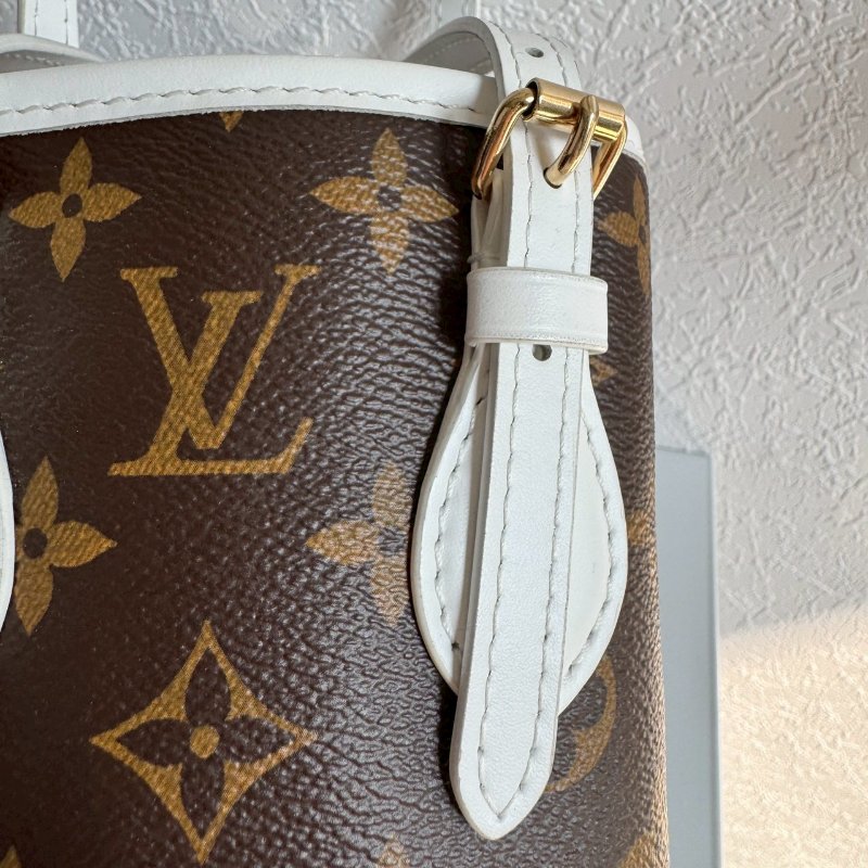 🎉95成新🎉LV 白色拼經典花紋nano水桶包-6