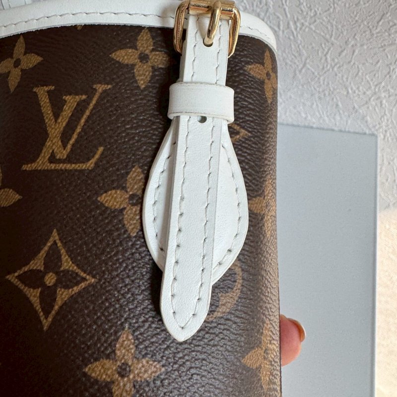 🎉95成新🎉LV 白色拼經典花紋nano水桶包-8
