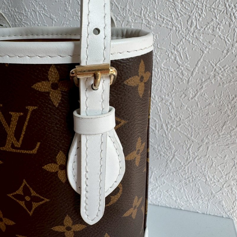 🎉95成新🎉LV 白色拼經典花紋nano水桶包-9