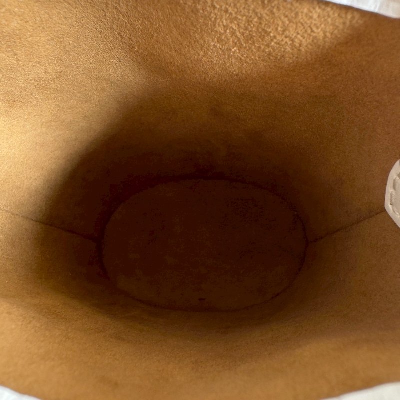 🎉95成新🎉LV 白色拼經典花紋nano水桶包-12