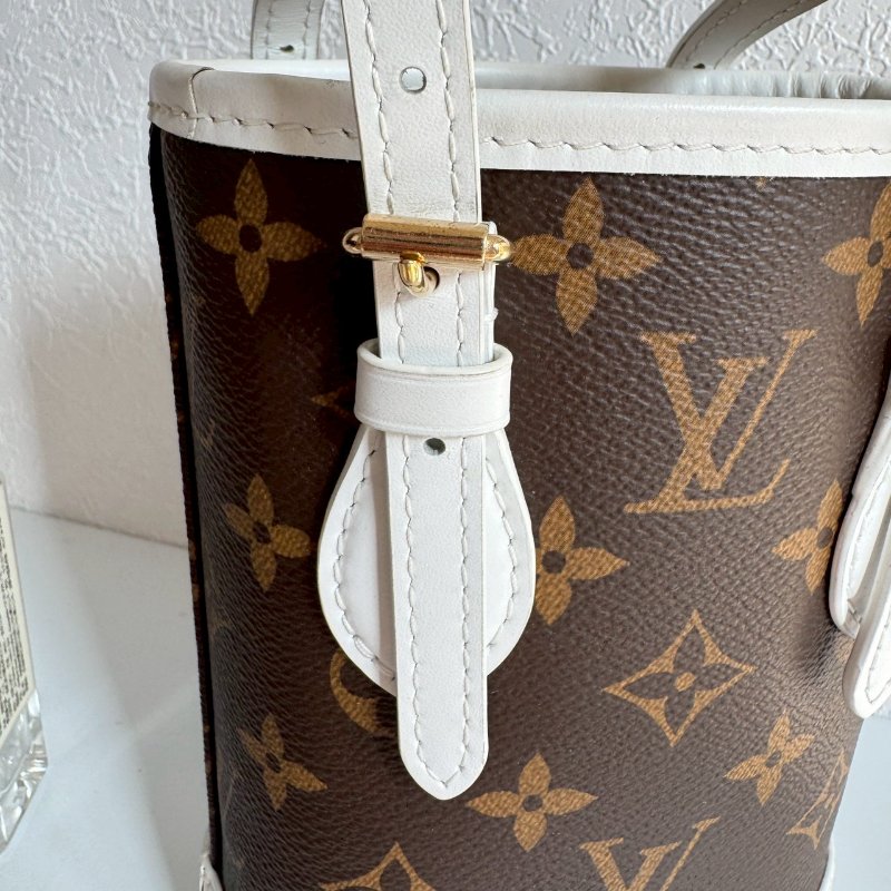 🎉95成新🎉LV 白色拼經典花紋nano水桶包-13