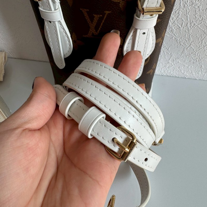 🎉95成新🎉LV 白色拼經典花紋nano水桶包-15