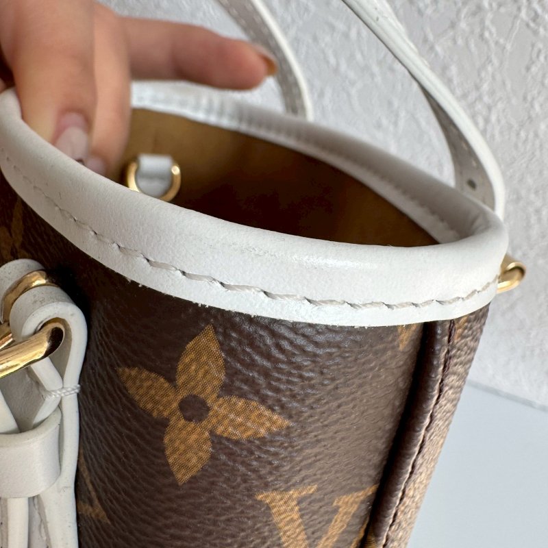 🎉95成新🎉LV 白色拼經典花紋nano水桶包-17
