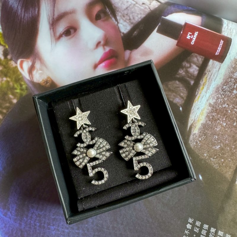 🎊99成新商品🎊Chanel 銀色星星數字耳環-0