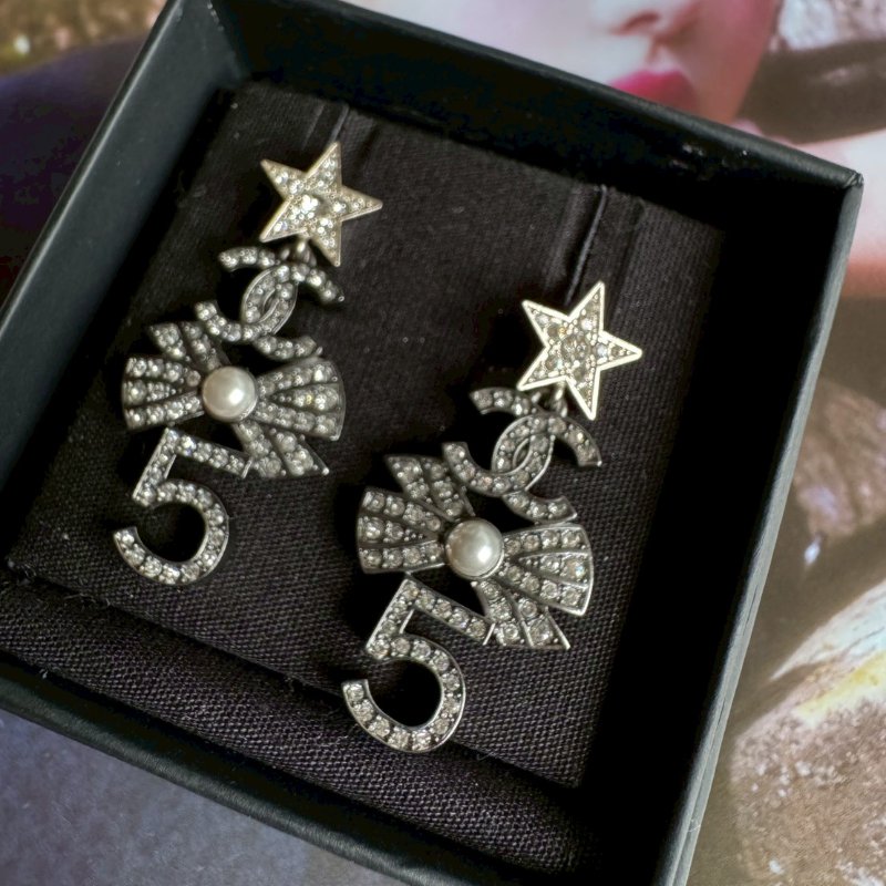 🎊99成新商品🎊Chanel 銀色星星數字耳環-2