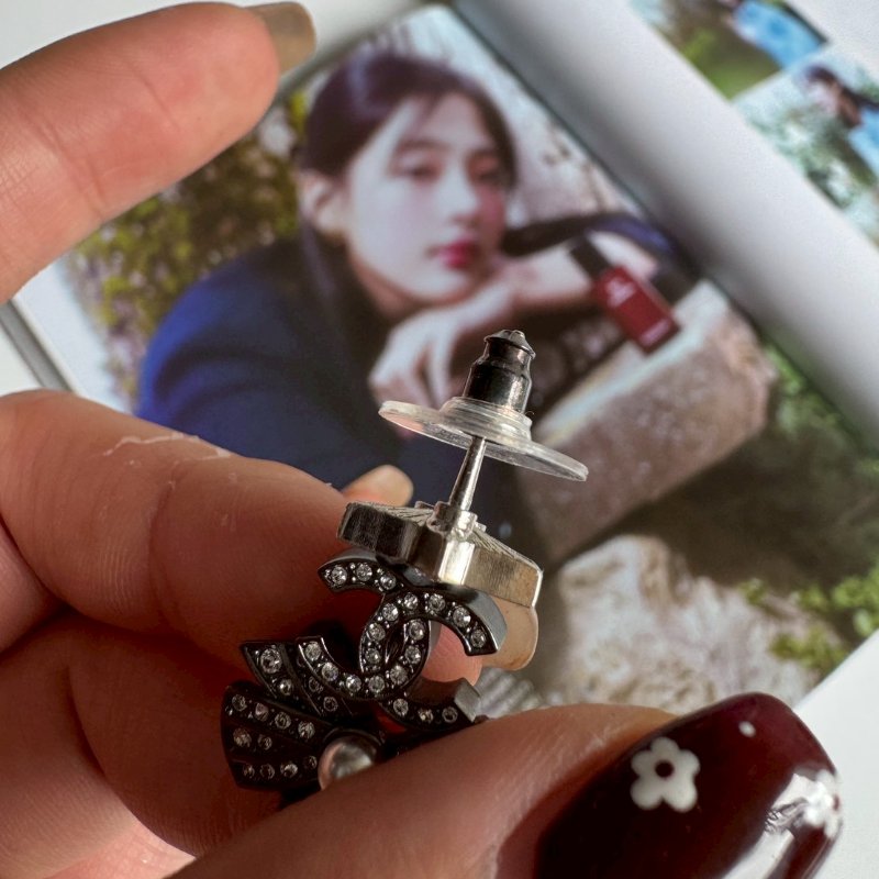 🎊99成新商品🎊Chanel 銀色星星數字耳環-5