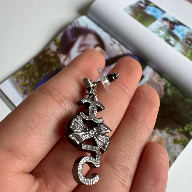 🎊99成新商品🎊Chanel 銀色星星數字耳環-8