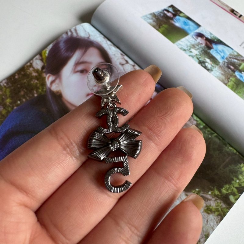 🎊99成新商品🎊Chanel 銀色星星數字耳環-9