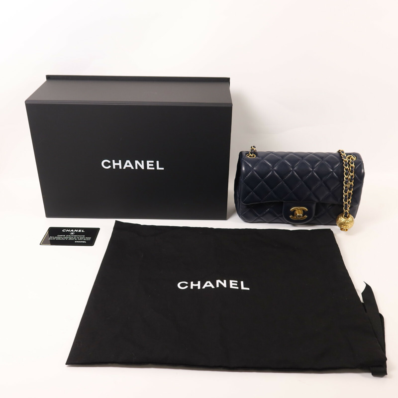 CHANEL 羊皮皮革Flap Bag With Pearl金扣鏈帶肩背袋-9