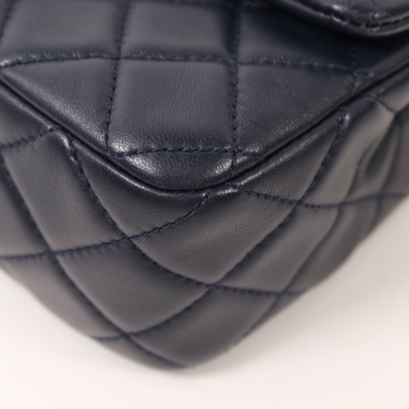 CHANEL 羊皮皮革Flap Bag With Pearl金扣鏈帶肩背袋-13