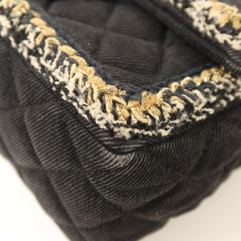 CHANEL 牛仔布Chain Shoulder金扣鏈帶肩背袋-13