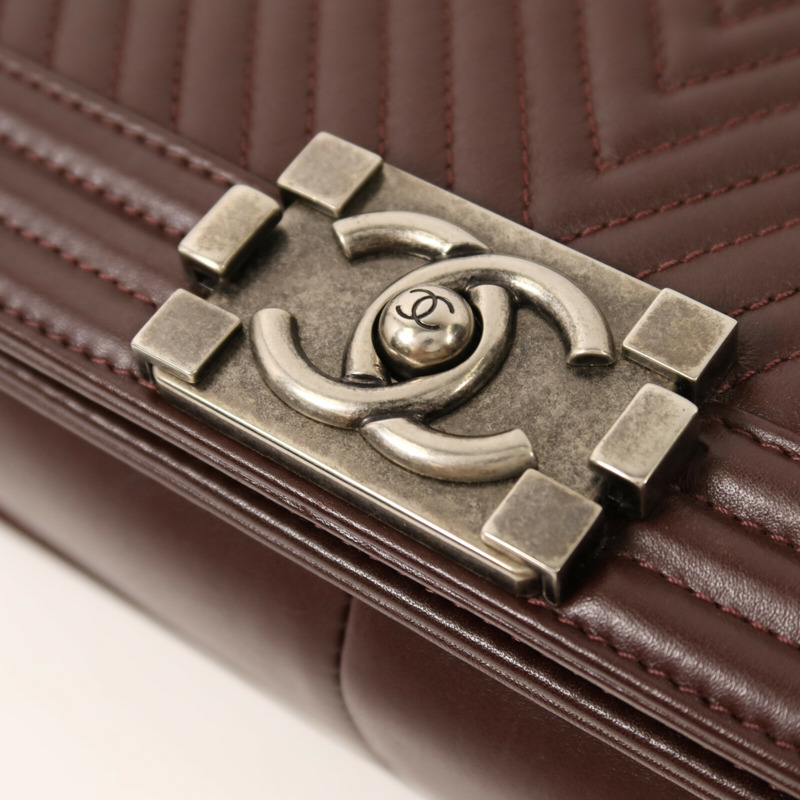 CHANEL 羊皮皮革Boy 25銀扣鏈帶肩背袋-10