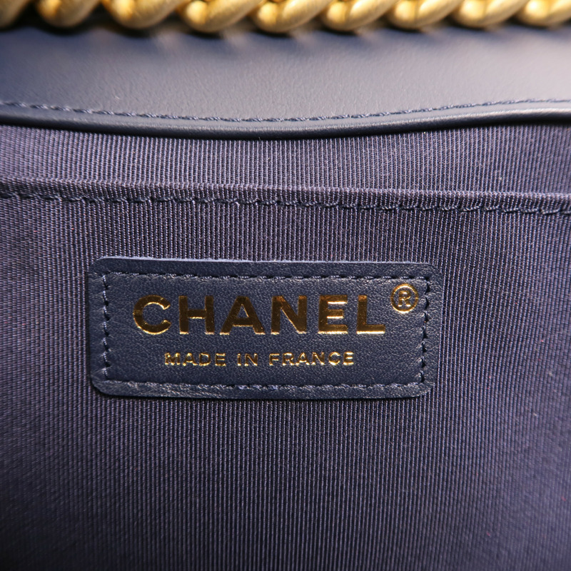 CHANEL 羊皮皮革Boy 25金扣鏈帶肩背袋-5