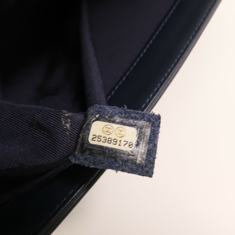 CHANEL 羊皮皮革Boy 25金扣鏈帶肩背袋-6