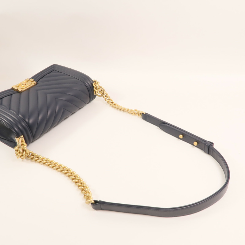 CHANEL 羊皮皮革Boy 25金扣鏈帶肩背袋-7