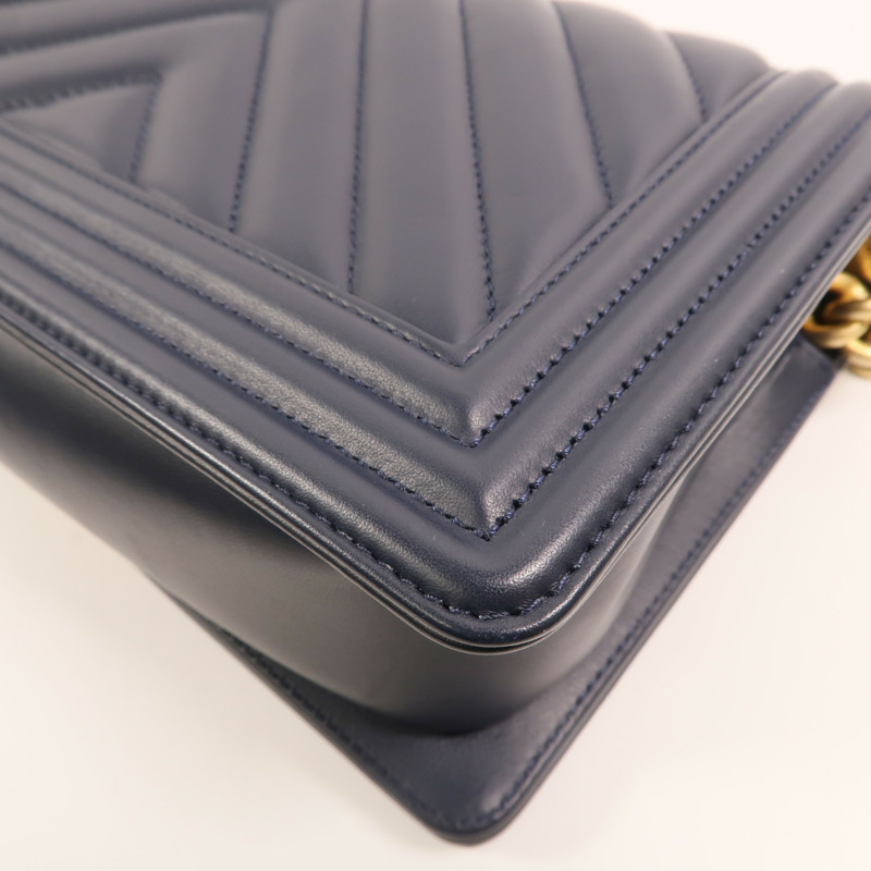 CHANEL 羊皮皮革Boy 25金扣鏈帶肩背袋-11