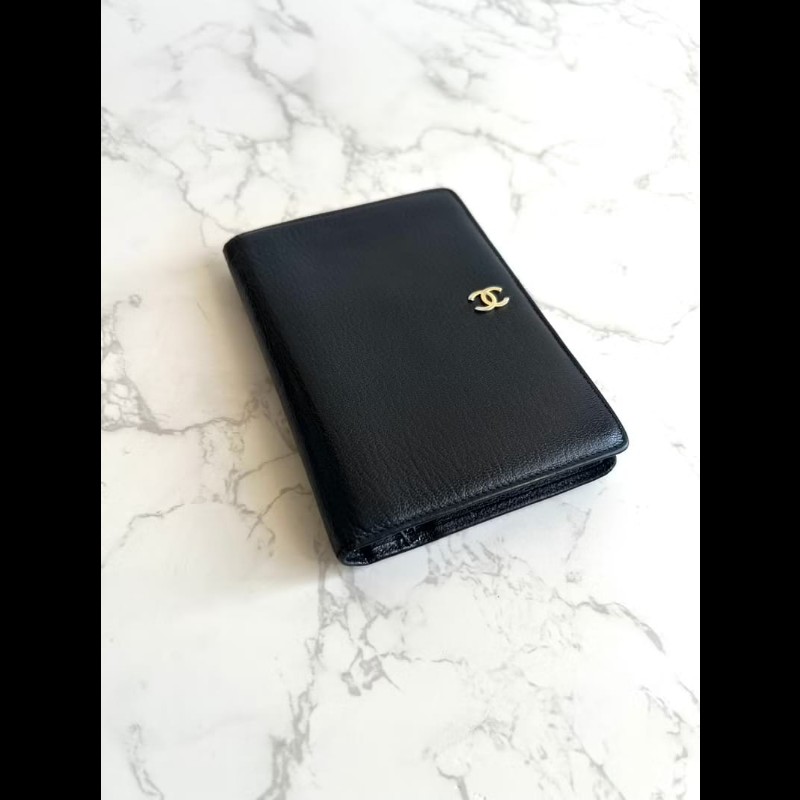 【LA LUNE】稀有中古二手Chanel黑色皮革中短夾旅行護照套錢包男女小手拿袋-8