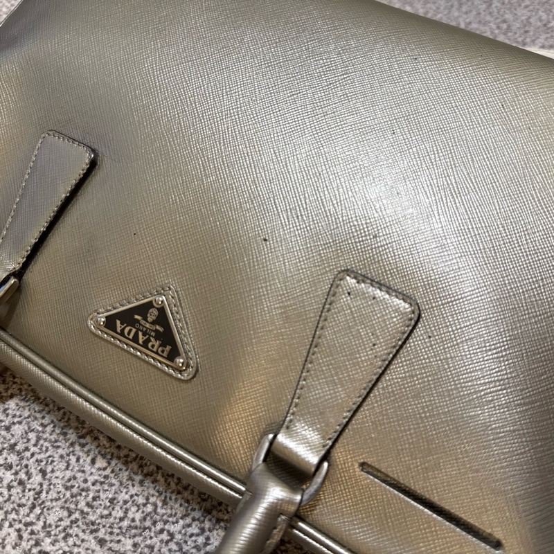 prada plume 金屬色-17