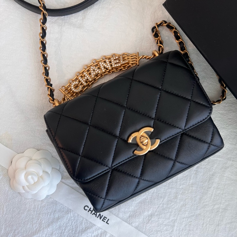 ෆ Chanel 22S字母帶鑽手把-0