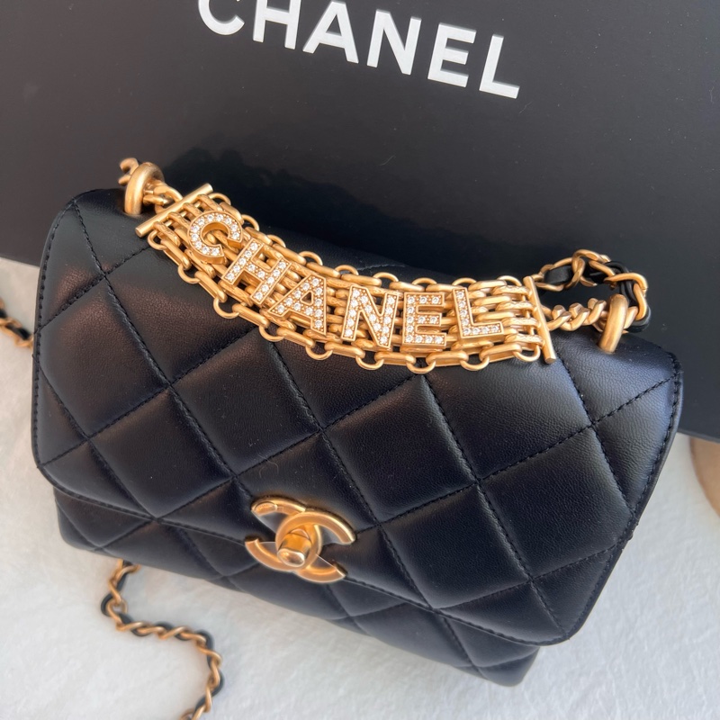 ෆ Chanel 22S字母帶鑽手把-2