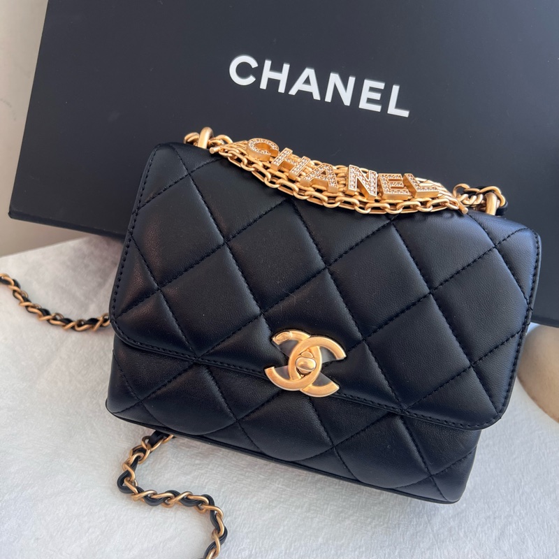 ෆ Chanel 22S字母帶鑽手把-3