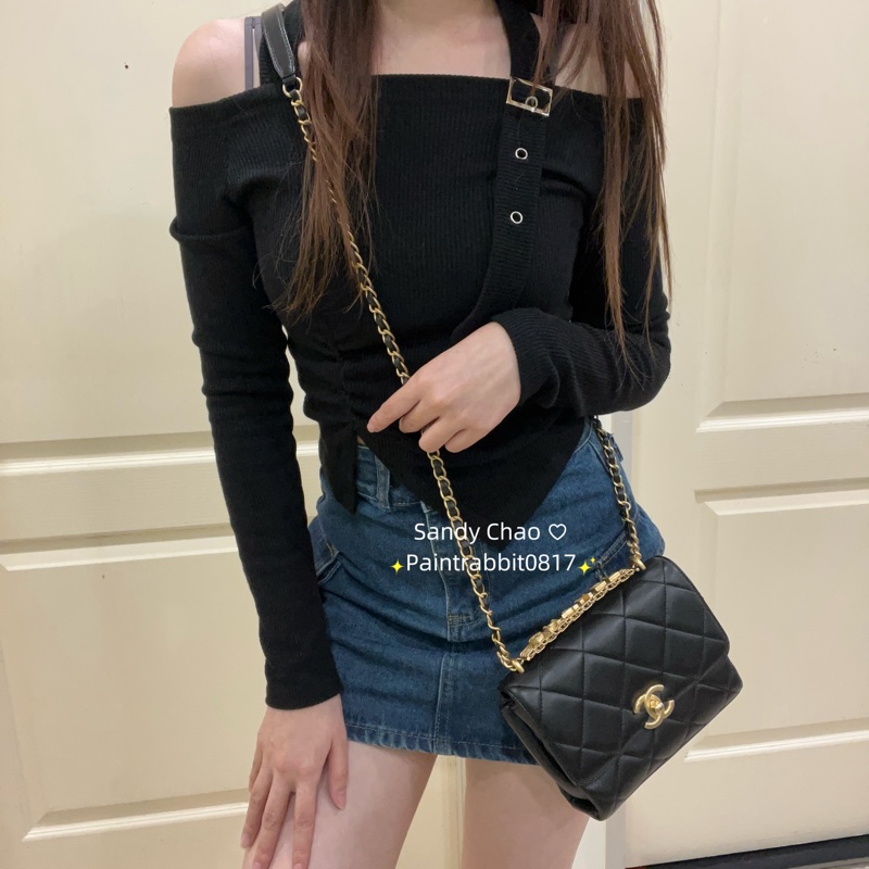 ෆ Chanel 22S字母帶鑽手把-4