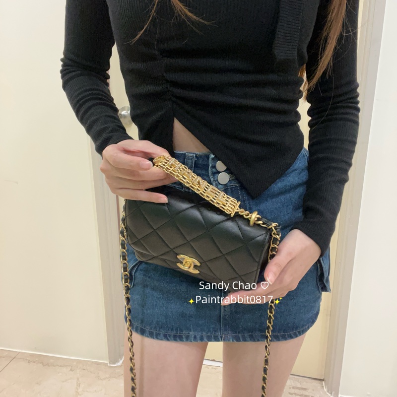 ෆ Chanel 22S字母帶鑽手把-6