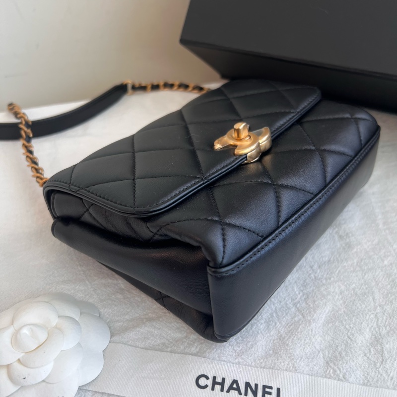 ෆ Chanel 22S字母帶鑽手把-7