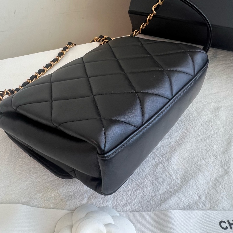 ෆ Chanel 22S字母帶鑽手把-9