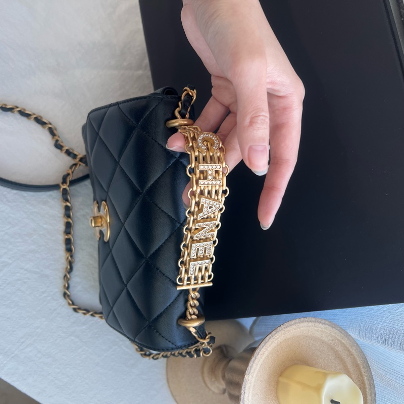 ෆ Chanel 22S字母帶鑽手把-16