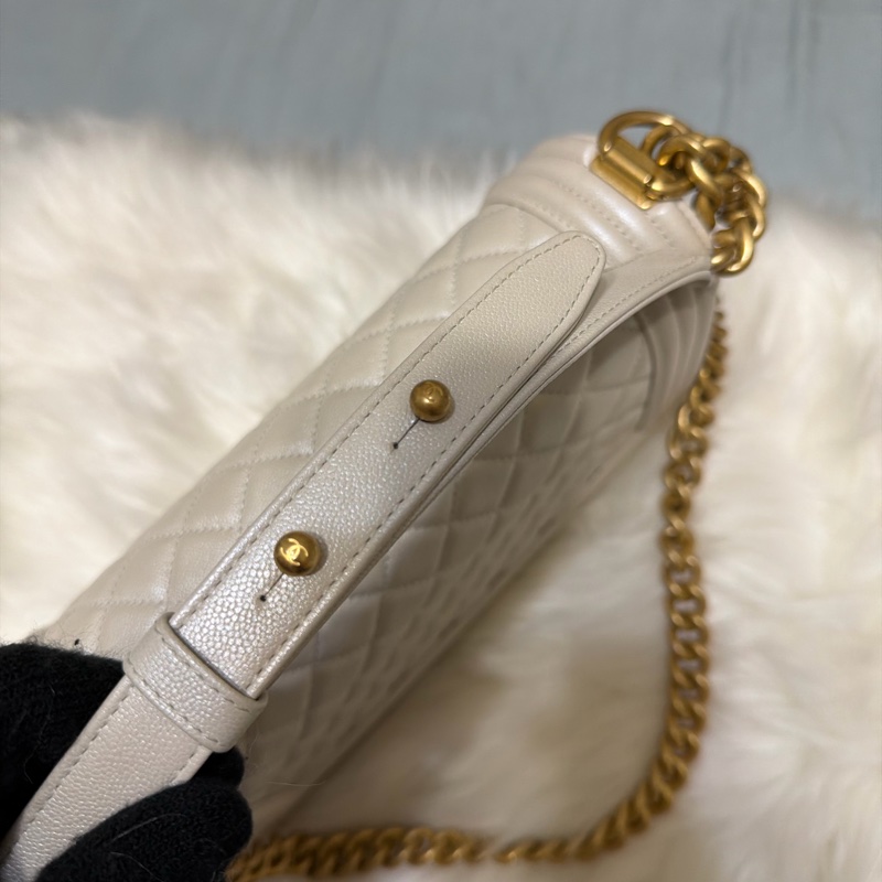 Chanel Boy 25 白色荔枝皮 金扣-1
