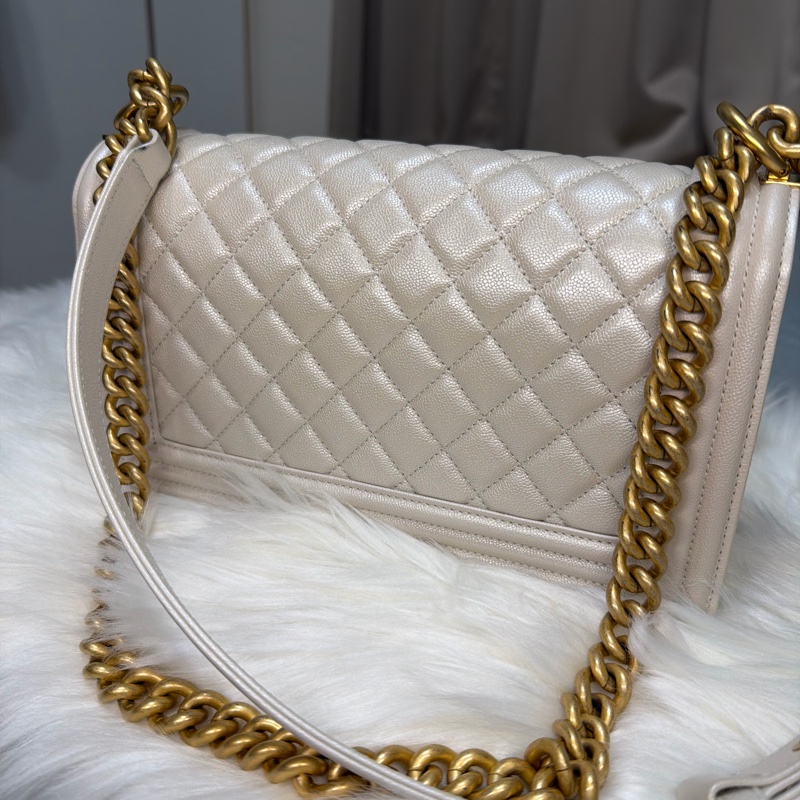 Chanel Boy 25 白色荔枝皮 金扣-3